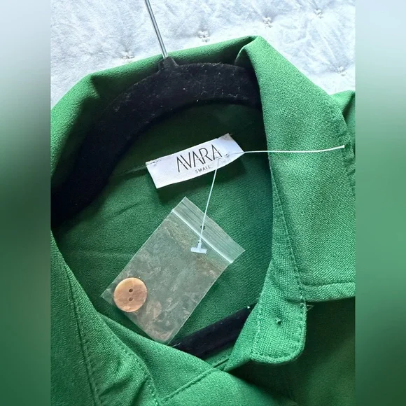 Green Avara dress with front pocket and button up front. Size: S - Picture 4 of 4